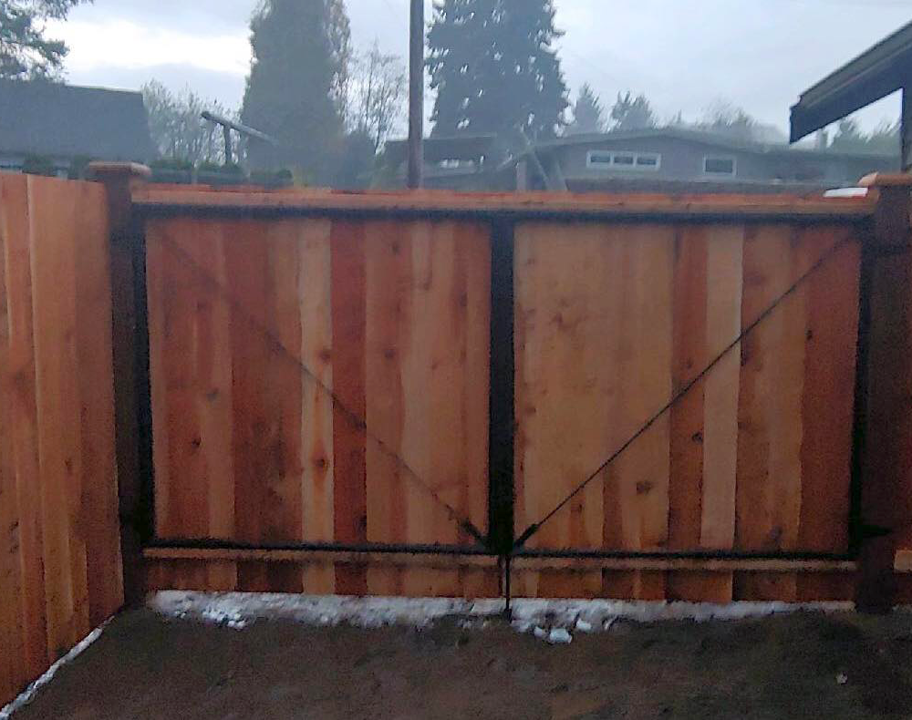 Washington Fencing & Construction - Wooden Fence With Gate
