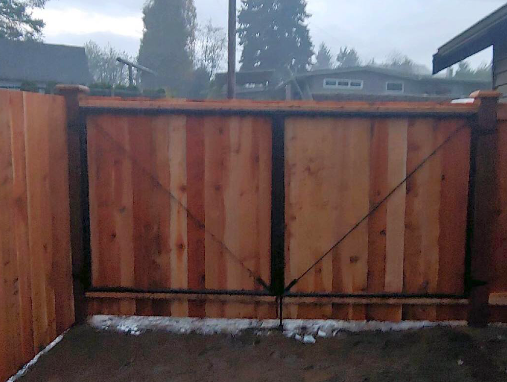 Washington Fencing & Construction - Wooden Fence With Gate